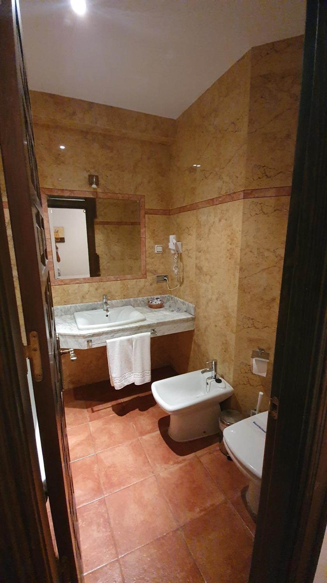 King Suite with Sofa Bed and Tub - Mobility Accessible